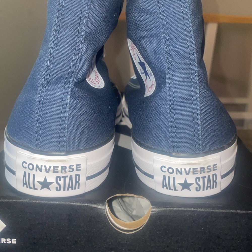 ❇️NWT❇️ Converse Navy Hi Tops - Picture 9 of 9